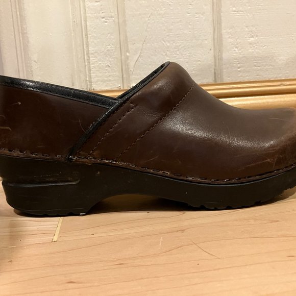 Clogs - Picture 3 of 4